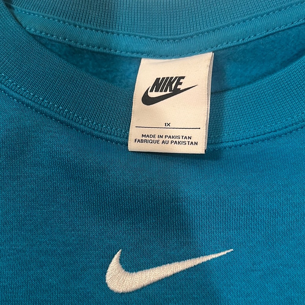 brand new worn once xl blue nike sweatshirt.